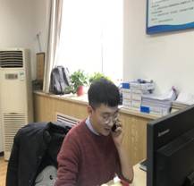 太阳成集团tyc234cc古天乐侯勇老师和受资助员工家庭2